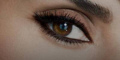 Applying Mascara to Sensitive Eyes